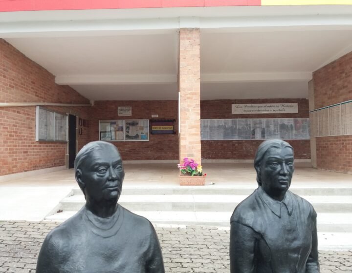 Camino de Santiago, El Memorial, Las Mujeres de Negro